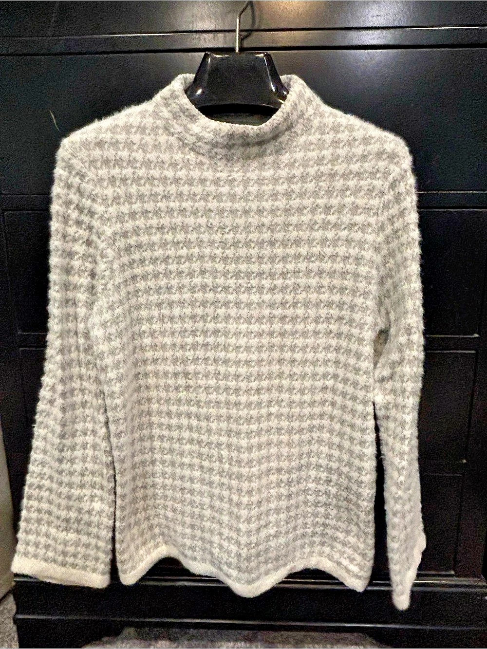 Max Studio Gray White Houndstooth Viscose Mock Neck Sweater Size Medium